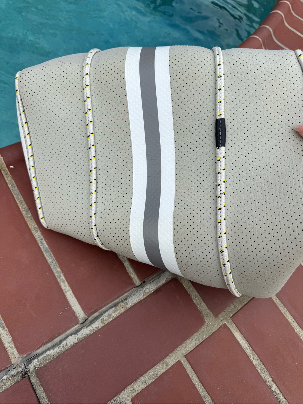 Haute Shore Neoprene tote bag- in Aspen - Picture 6 of 6